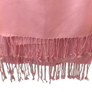 🎉HP🎉Pink Pashmina-Like Shawl